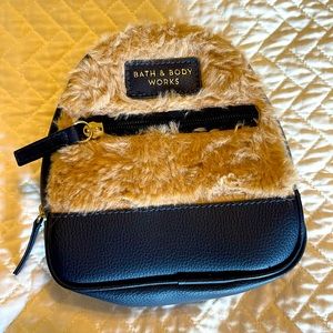 Bath & Body Works Travel Bag - 6” Tall x 5-1/2”  Wide x 2-3/4” Deep - Navy Blue